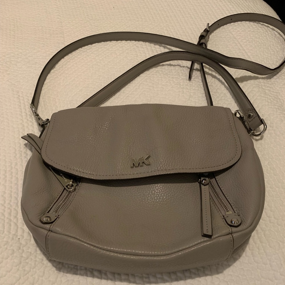 Micheal kors crossbody bag